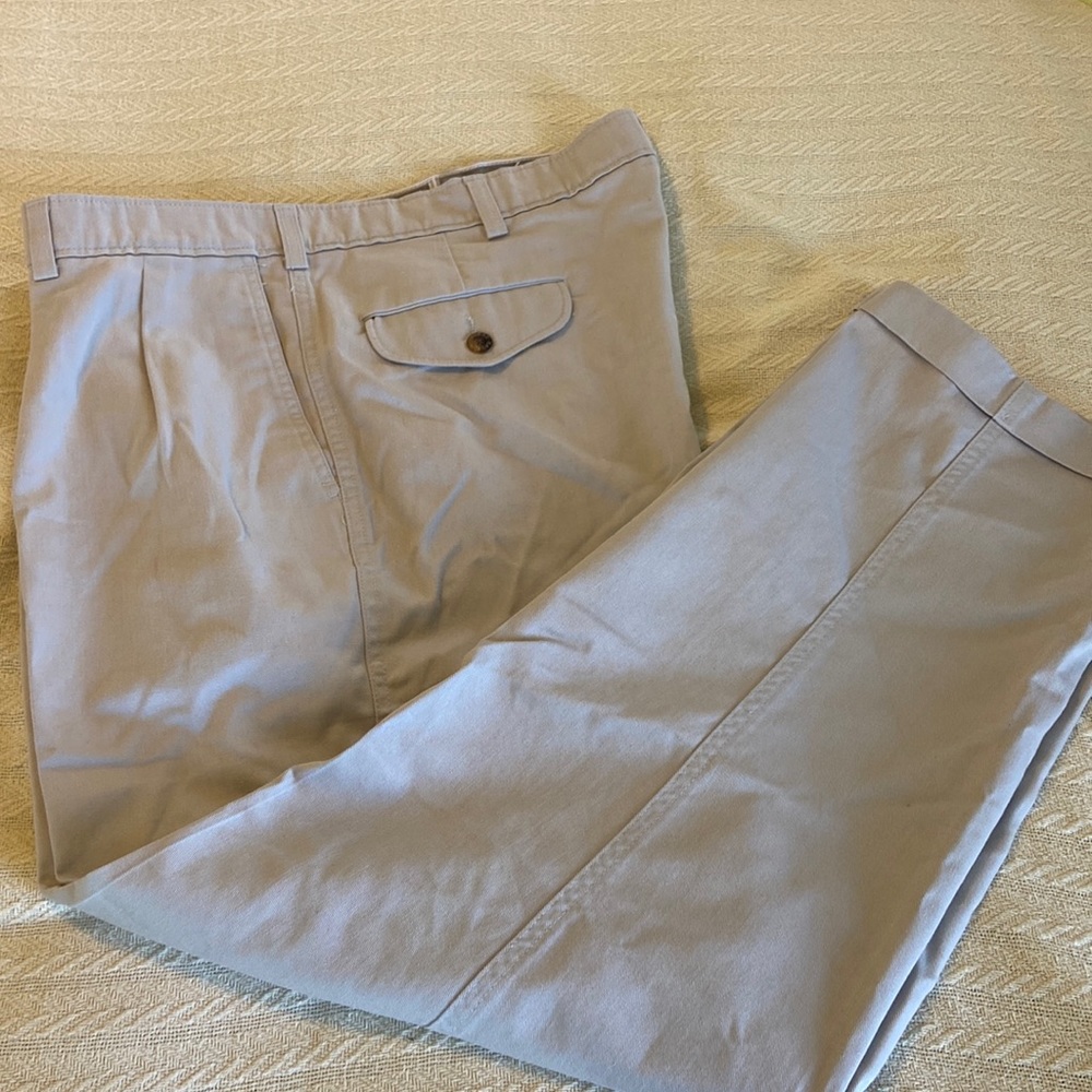 NWOT Savane khaki pleated pants 18